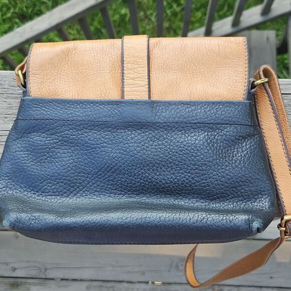Fossil Kinley Leather Crossbody Bag - Picture 9 of 11